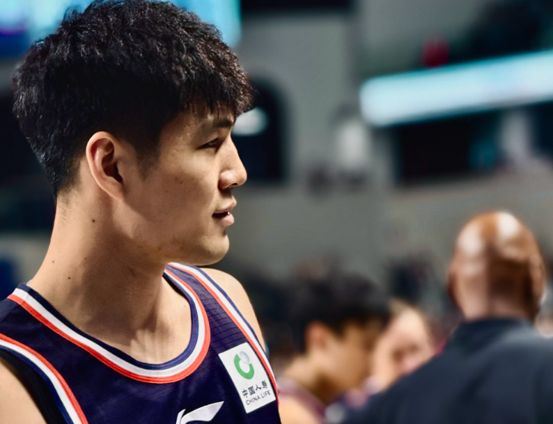 特别出彩的, 国豪成为广, 同年龄的球