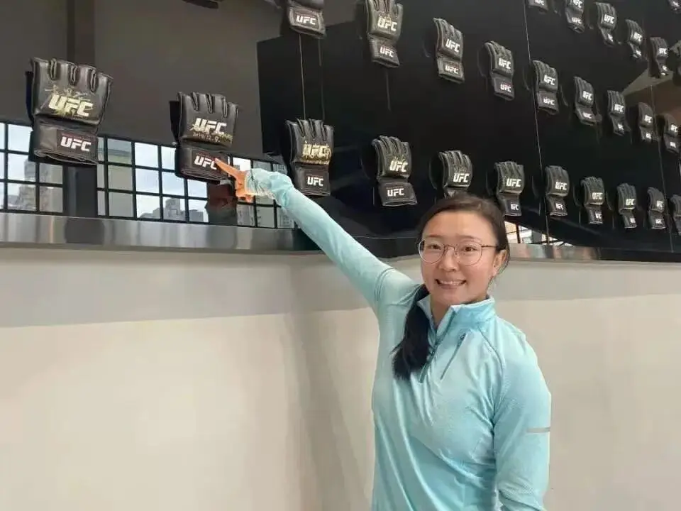 手后落泪 手后落泪